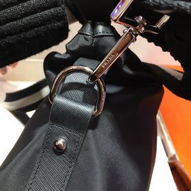 Prada Популярная мужская сумка Артикул： 2096 черный Изготовлены и