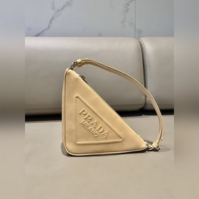Prada Треугольная сумка Артикул： 1NQ043 Новая модель Эта треугол