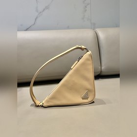 Prada Треугольная сумка Артикул： 1NQ043 Новая модель Эта треугол
