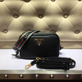 Сумка Prada через плечо, модель： 1BH082, оленья кожа Изготовлена 