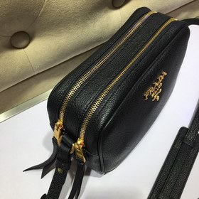 Сумка Prada через плечо, модель： 1BH082, оленья кожа Изготовлена 