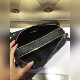 Сумка Prada через плечо, модель： 1BH082, оленья кожа Изготовлена 