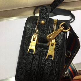 Сумка Prada через плечо, модель： 1BH082, оленья кожа Изготовлена 