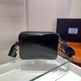 PRADA Новая сумка для фотоаппарата Артикул： 1BH180 Гладкая кожа 