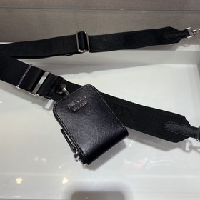PRADA Новая модель «три в одном» Артикул： 1BP020 Эта миниатюрная