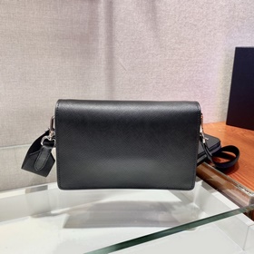 PRADA Новая модель «три в одном» Артикул： 1BP020 Эта миниатюрная