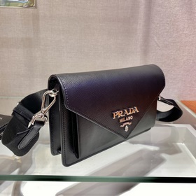 PRADA Новая модель «три в одном» Артикул： 1BP020 Эта миниатюрная