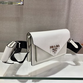 PRADA Новая модель «три в одном» Артикул： 1BP020A Эта миниатюрна