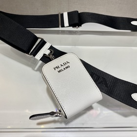PRADA Новая модель «три в одном» Артикул： 1BP020A Эта миниатюрна