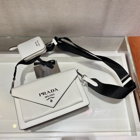 PRADA Новая модель «три в одном» Артикул： 1BP020A Эта миниатюрна