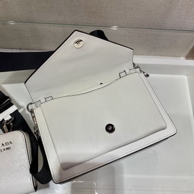 PRADA Новая модель «три в одном» Артикул： 1BP020A Эта миниатюрна