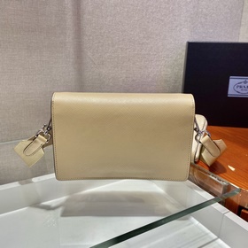 PRADA Новая модель «три в одном» Артикул： 1BP020A Эта миниатюрна