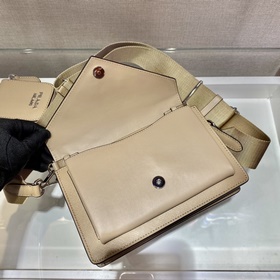 PRADA Новая модель «три в одном» Артикул： 1BP020A Эта миниатюрна