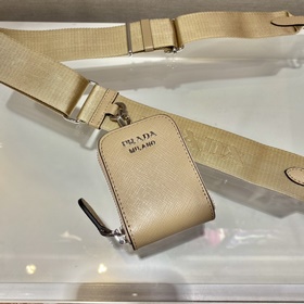 PRADA Новая модель «три в одном» Артикул： 1BP020A Эта миниатюрна