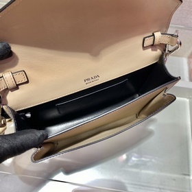 PRADA Новая модель «три в одном» Артикул： 1BP020A Эта миниатюрна