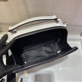 PRADA Новая сумка для фотоаппарата Модель： 2VH069 Глянцевая Эта 