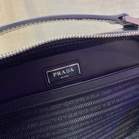 PRADA Новая сумка для фотоаппарата Артикул： 2VH069 Глянцевая Эта