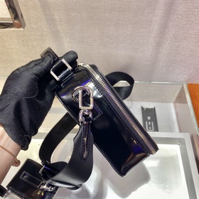PRADA Новая сумка для фотоаппарата Артикул： 2VH069 Глянцевая Эта