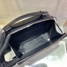 PRADA Новая сумка для фотоаппарата Артикул： 2VH069 Глянцевая Эта