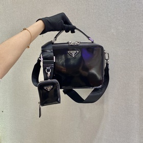 PRADA Новая сумка для фотоаппарата Артикул： 2VH069 Глянцевая Эта