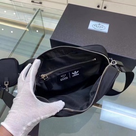 PRADA Совместный дизайн ad и Pd Модель： 2VH142 Два крупных бренд