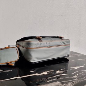 Новая сумка через плечо Prada для мужчин Артикул： 2VD768B Черный