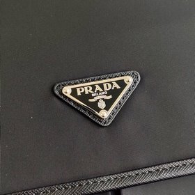 Новая сумка через плечо Prada для мужчин Артикул： 2VD769B Матер