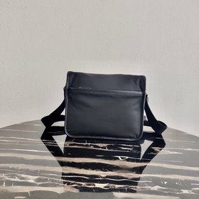 Новая сумка через плечо Prada для мужчин Артикул： 2VD769B Матер