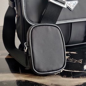 Новая сумка через плечо Prada для мужчин Артикул： 2VD769B Матер