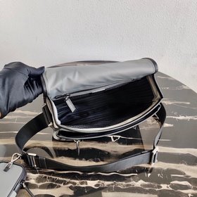 Новая сумка через плечо Prada для мужчин Артикул： 2VD769B Серый 