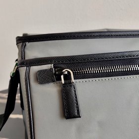 Новая сумка через плечо Prada для мужчин Артикул： 2VD769B Серый 