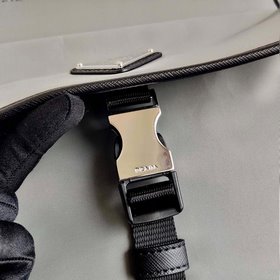 Новая сумка через плечо для мужчин от Prada Артикул： 2VH110 Нейл