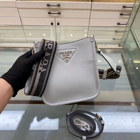 Prada Новая сумка через плечо Модель № 1BH1 (с двумя ремнями) Эт