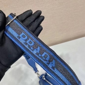 Prada сумка с вышитым треугольным ремешком Модель № 2VH155 Эта с