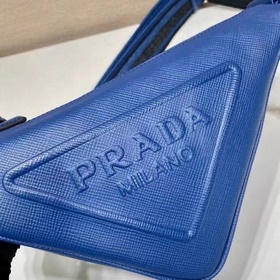Prada сумка с вышитым треугольным ремешком Модель № 2VH155 Эта с