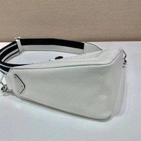 Prada сумка с вышитым треугольным ремешком Артикул： 2VH155 Эта с