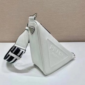 Prada сумка с вышитым треугольным ремешком Артикул： 2VH155 Эта с