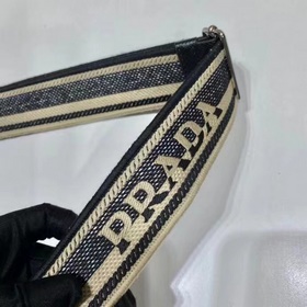 Prada сумка с вышитым треугольным ремешком Артикул： 2VH155 Эта с