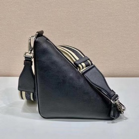 Prada сумка с вышитым треугольным ремешком Артикул： 2VH155 Эта с