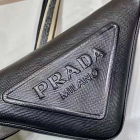 Prada сумка с вышитым треугольным ремешком Артикул： 2VH155 Эта с