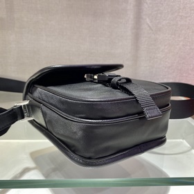 Prada Улучшенная версия сумки для мобильного телефона Артикул： 2
