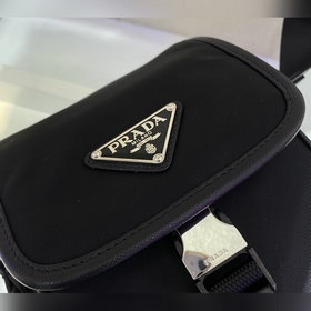 Prada Улучшенная версия сумки для мобильного телефона Артикул： 2
