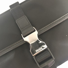Prada Новая сумка Модель： 2VH011 Новая сумка изготовлена из импо