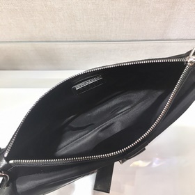 Prada Новая сумка Модель： 2VH011 Новая сумка изготовлена из импо