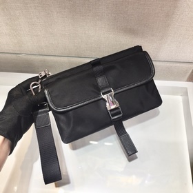 Prada Новая сумка Модель： 2VH011 Новая сумка изготовлена из импо