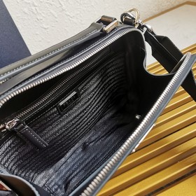 Prada Новая сумка для фотоаппарата Артикул： 2VH069 Глянцевая сум