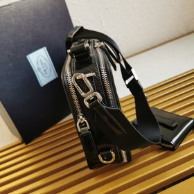 Prada Новая сумка для фотоаппарата Артикул： 2VH069 Глянцевая сум