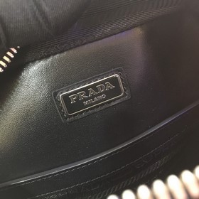 Мужская сумка через плечо Prada, артикул： 2VH066 Изготовлена из и