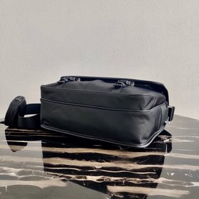 Новая сумка через плечо Prada для мужчин Артикул： 2VD768B Нейлон