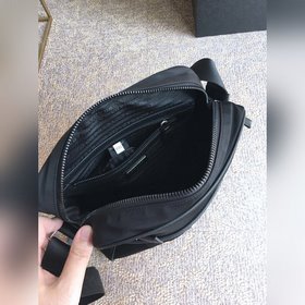 Новая мужская сумка Prada, модель： 2VQ002, черный цвет Нейлон и о